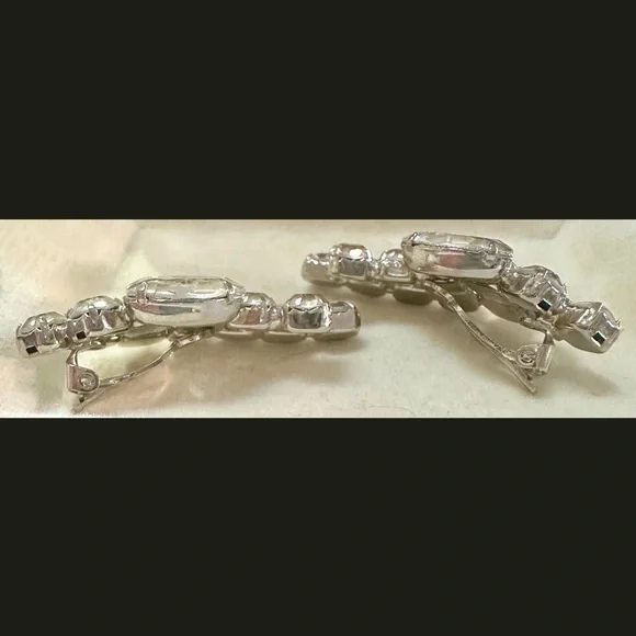 Vintage 1950s Rhinestone Paddle Clip-On Earrings Silver Tone Mid Century Sparkle - Picture 3 of 6